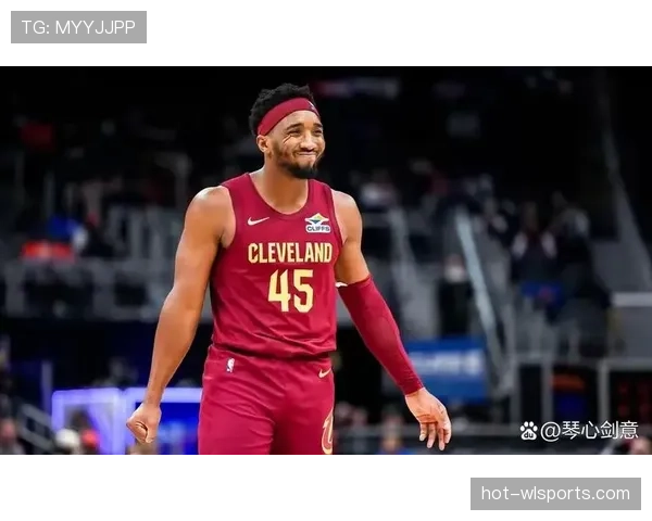 米切尔·罗宾逊挡拆防守提升限制库里三分效率差异明显 米切尔·罗宾逊挡拆防守提升限制库里三分效率差异明显